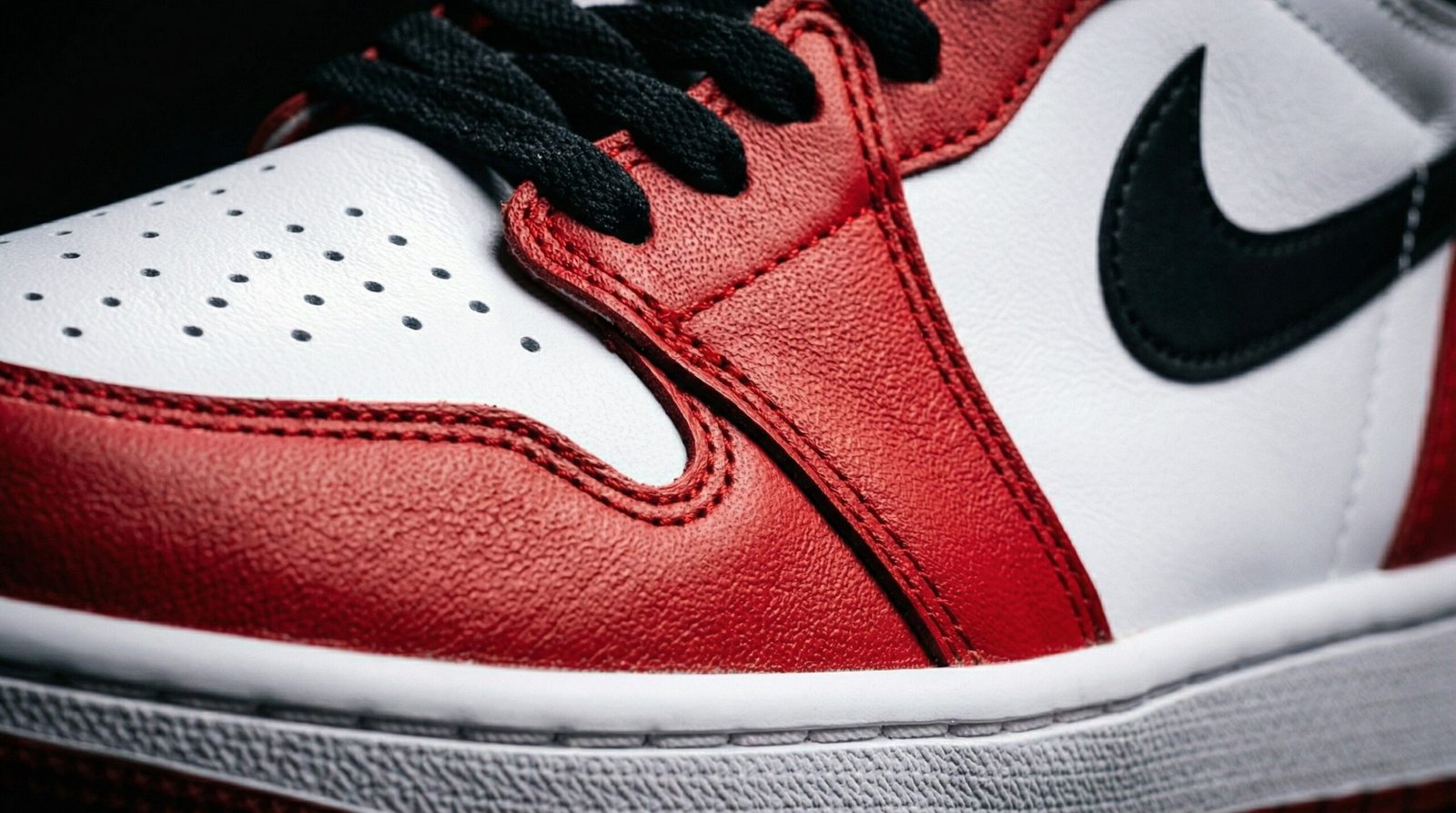 Dettaglio sneaker Air Jordan 1